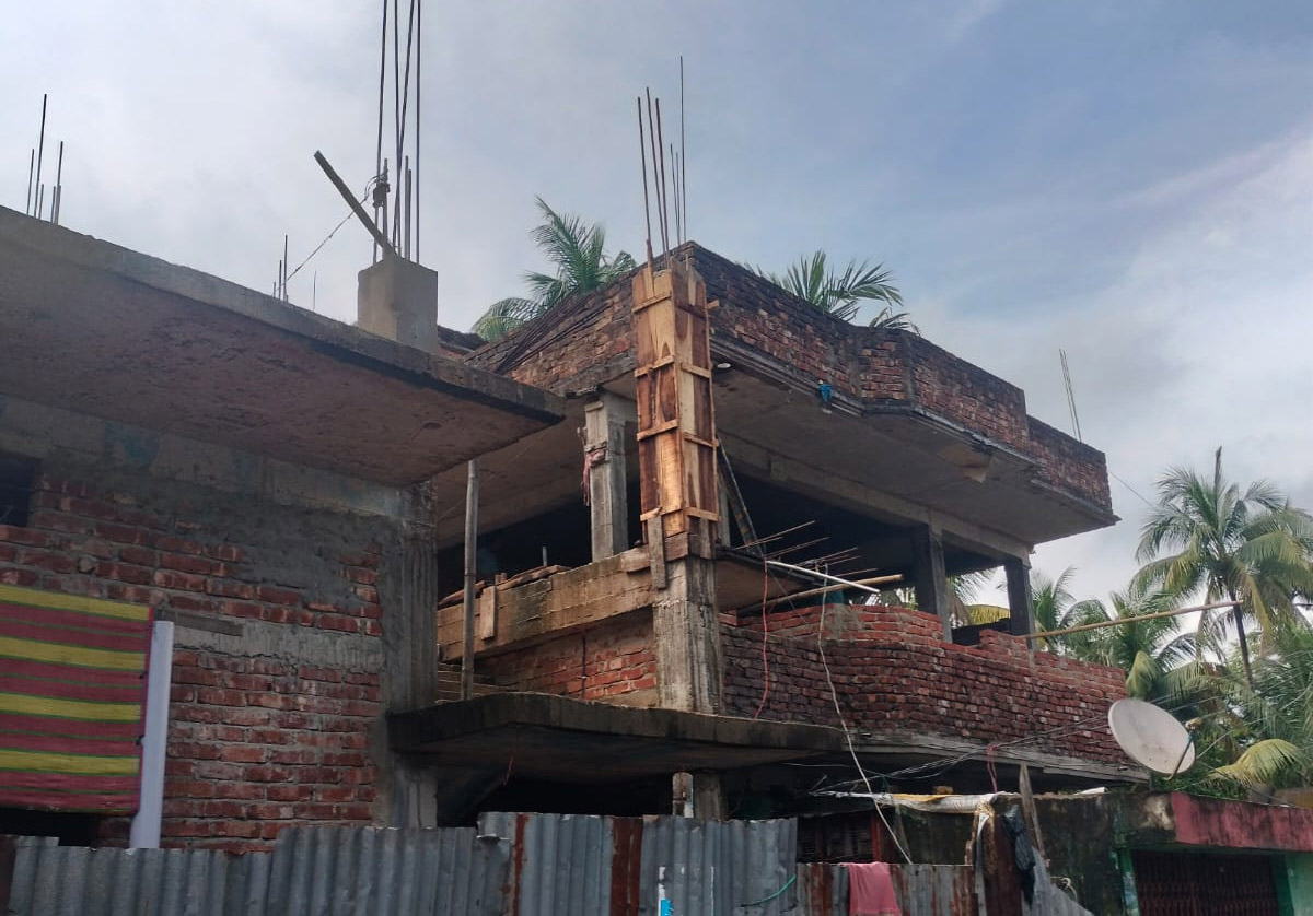 মহেশখালীতে আদালত ও কউকের নিষেধাজ্ঞা অমান্য করে ভবন নির্মাণ, আইনের বাস্তবায়ন জরুরী