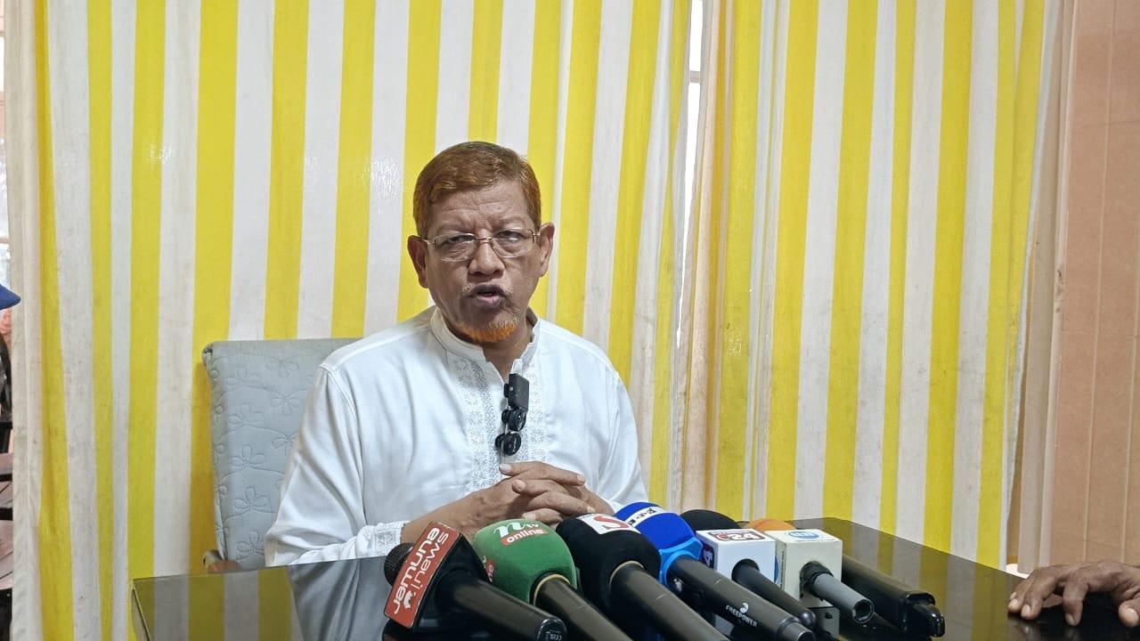 কক্সবাজার বিমানবন্দরকে ‘হযরত শাহ আবদুল মালেক (রহ:)’র নামে নামকরণ জনদাবী: হামিদুর রহমান আযাদ