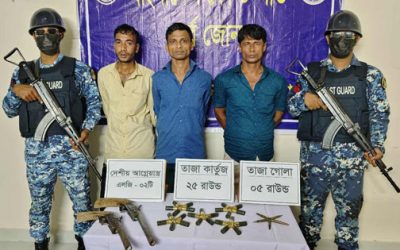 মহেশখালীতে কোস্ট গার্ডের অভিযানে অস্ত্র ও গুলিসহ তিনজন আটক