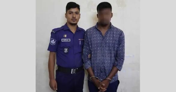কক্সবাজারে ছিনতাইয়ে জড়িত পুলিশের ‘সাবেক সদস্য’ আটক