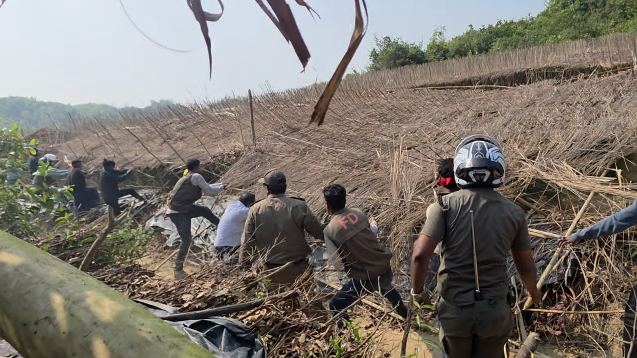 অবৈধ দখলদারদের কবল থেকে রামুর ৬০ হেক্টর বনভূমি উদ্ধার