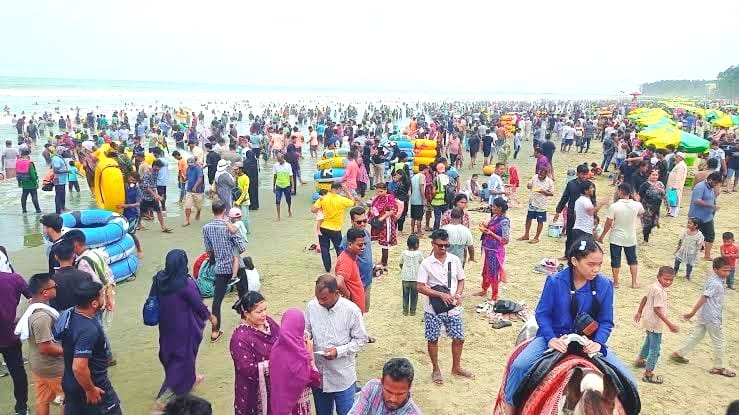 নিউ ইয়ার ঘিরে কক্সবাজারে পর্যটক স্রোত: হোটেল–মোটেল প্রায় বুকিং
