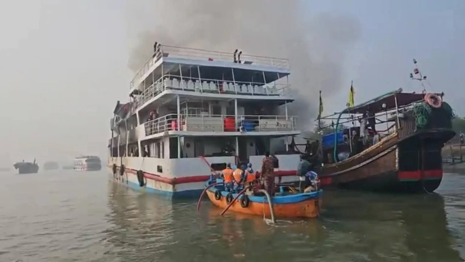 আটলান্টিক জাহাজের কর্মচারী নিহত, বেঁচে গেলেন ১৯৪ পর্যটক