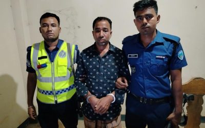 ঈদগড়ে চোলাই মদ সহ আটক, এক মাদক ব্যবসায়ী 