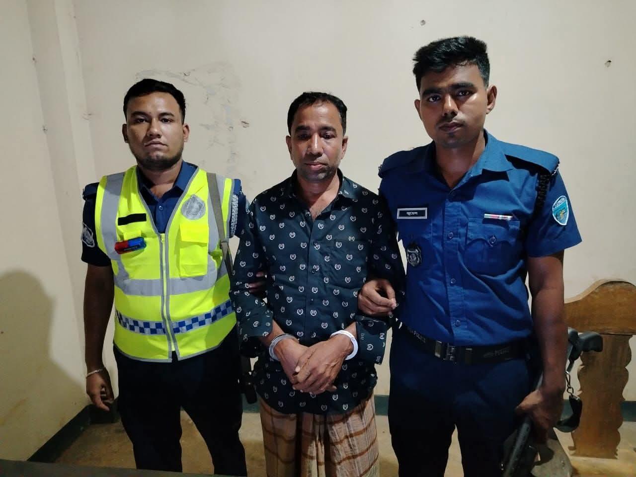 ঈদগড়ে চোলাই মদ সহ আটক, এক মাদক ব্যবসায়ী 