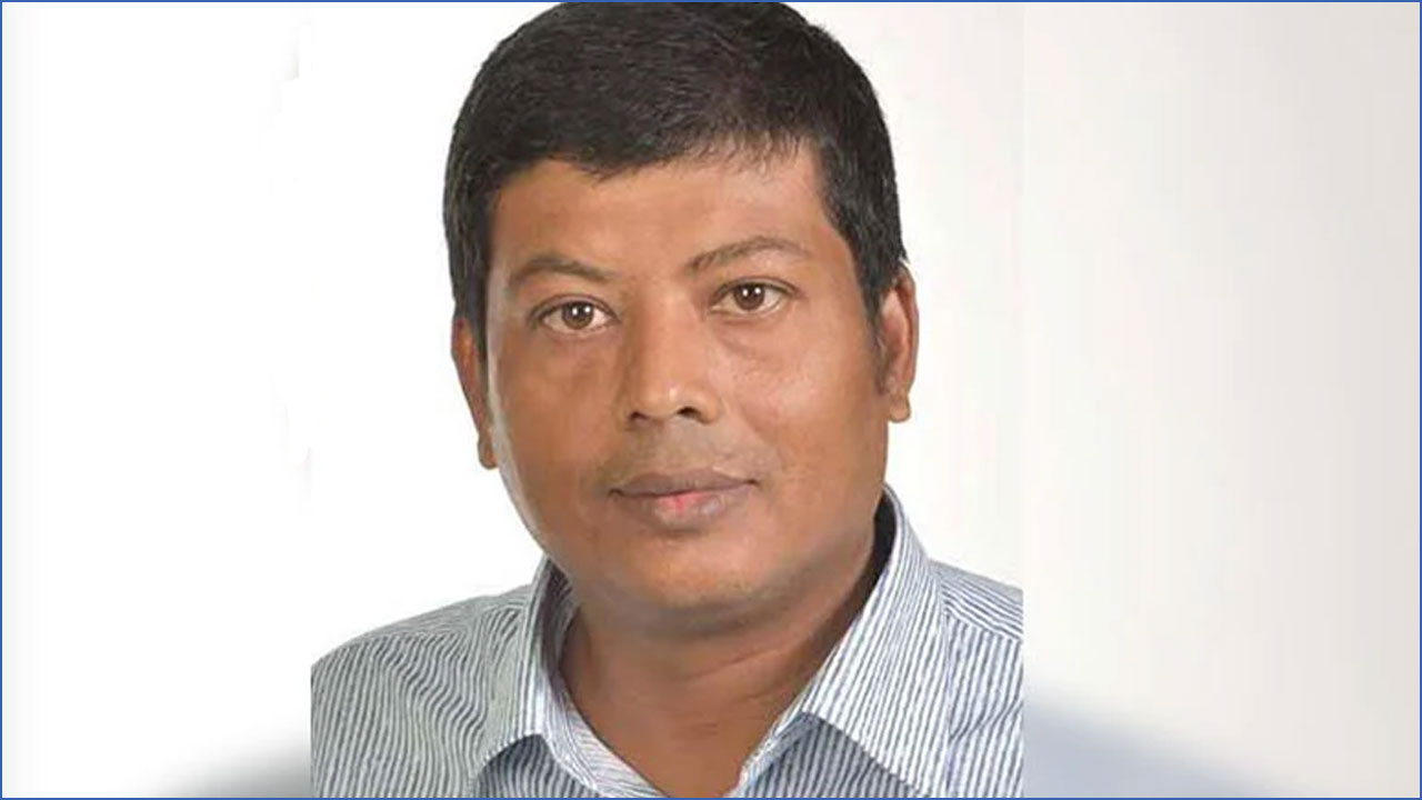 প্রকাশ্যে স্বেচ্ছাসেবক দল নেতাকে গুলি করে হত্যা