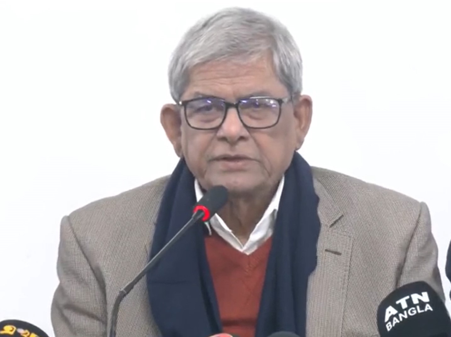 অন্তর্বর্তী সরকারকে বেকায়দায় ফেলতে একের পর এক পৈশাচিক হামলা: ফখরুল