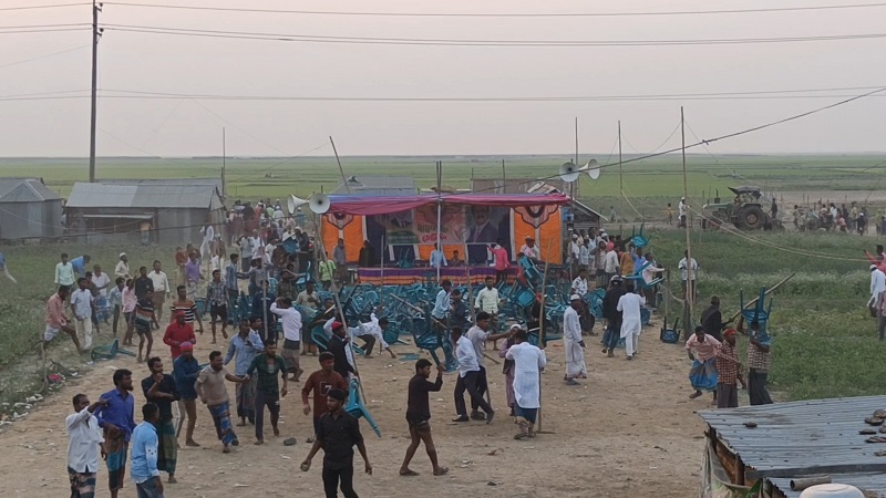 অষ্টগ্রামে বিএনপির নির্বাচনি জনসভায় চেয়ারে বসা নিয়ে দুই গ্রুপের সংঘর্ষ