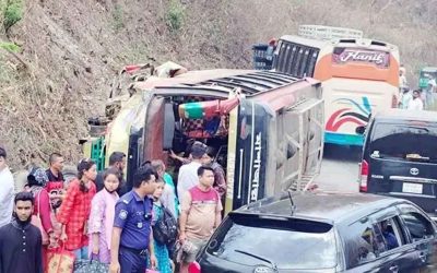 রাঙামাটিতে পাহাড়ি সড়কে যাত্রী বাস উল্টে আহত অন্তত ১৯