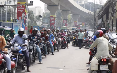 যানবাহনে তেল নেওয়ার সীমা বেঁধে দিল বিপিসি