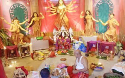 মন্দিরে মন্দিরে অঞ্জলি প্রদানের মধ্য দিয়ে মহাঅষ্টমী উদযাপন