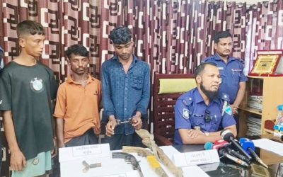 মহেশখালীতে শীর্ষ ডাকাত তারেক ২ অস্ত্রসহ গ্রেপ্তার
