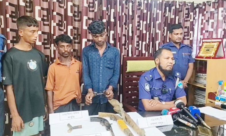 মহেশখালীতে শীর্ষ ডাকাত তারেক ২ অস্ত্রসহ গ্রেপ্তার