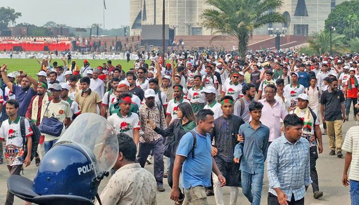  ‘জুলাই যোদ্ধাদের’ দাবি মেনে জুলাই সনদের অঙ্গীকারনামায় জরুরি সংশোধন
