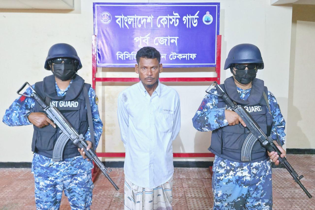 টেকনাফের বাহারছড়ায় অভিযানে শীর্ষ মানব পাচারকারী আব্দুল আলী আটক