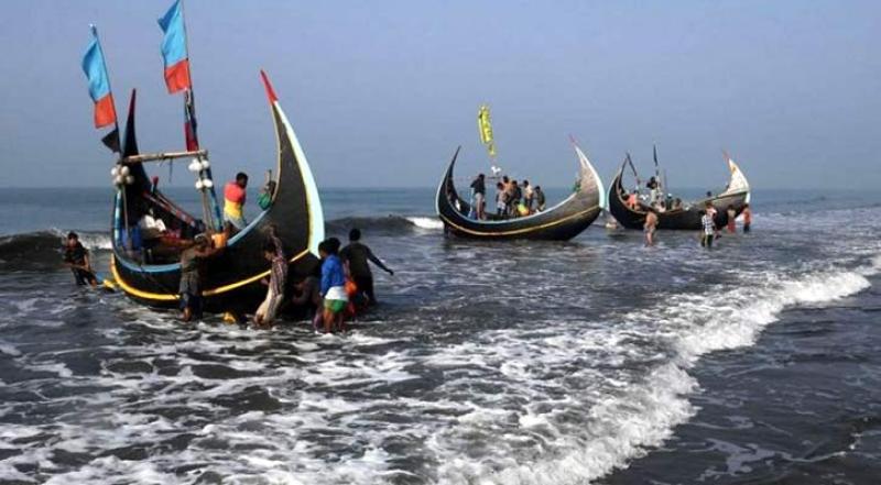 জেলেদের সতর্কতা: ট্রলারসহ সব নৌকা গভীর সমুদ্রে না যাওয়ার নির্দেশ