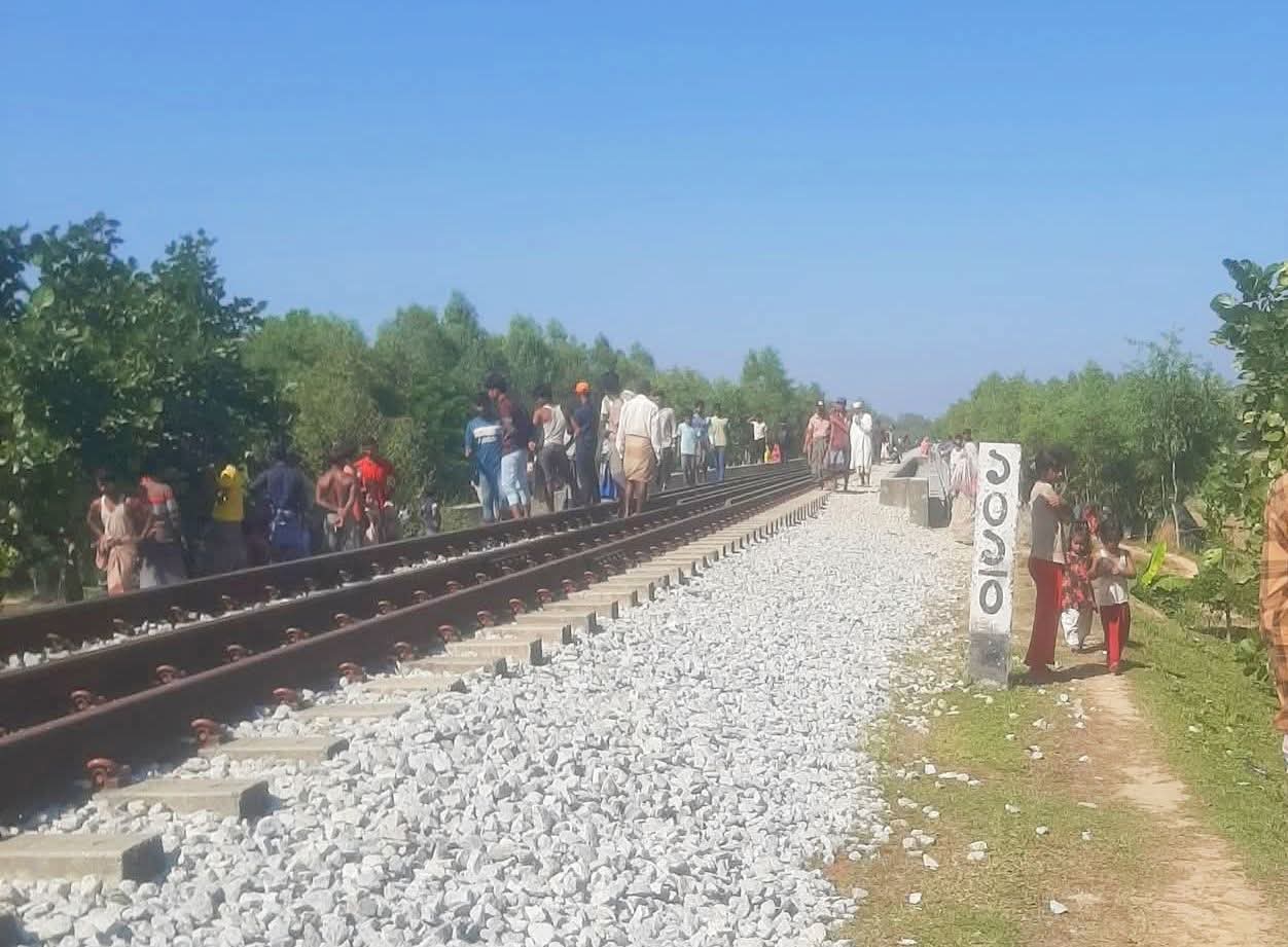 চকরিয়ায় রেললাইন পার হবার সময় ট্রেনের ইঞ্জিন বগির ধাক্কার বৃদ্ধা নারী নিহত