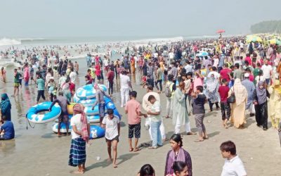 শীতের শুরুতে পর্যটকে মুখর কক্সবাজার সমুদ্রসৈকত
