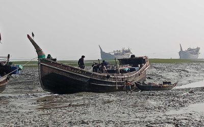 কুতুবদিয়ায় মধ্যরাতে ফিশিং ট্রলারডুবি: দুই জেলের মরদেহ উদ্ধার, নিখোঁজ ১