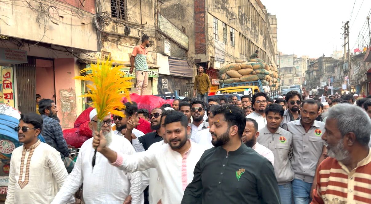 ইসরাক হোসেনের প্রচারণায় নজর কেড়েছে তাহা ইয়াহিয়া