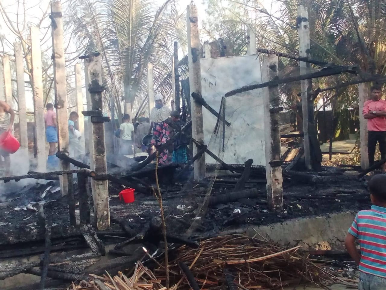 চকরিয়ায় প্রবাসির বসতঘর পুড়ে ছাই