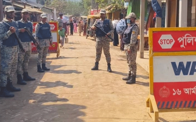 টেকনাফে ধানের শীষের প্রচারণা  গাড়িতে গুলি, শিশুসহ আহত ৫