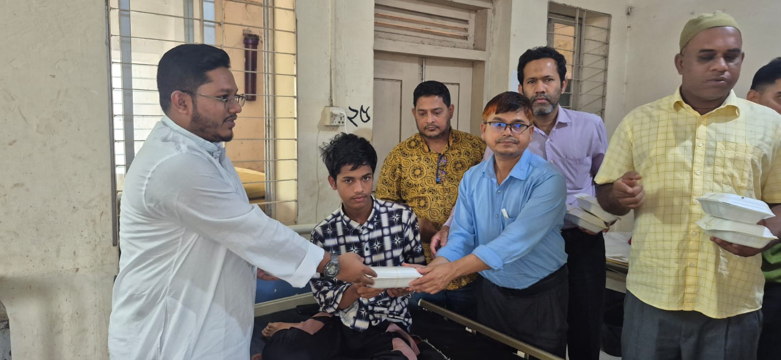 রামুতে ছাত্রদল নেতা জনির উদ্যোগে ইফতার মাহফিল ও রোগীদের মাঝে ইফতার বিতরণ