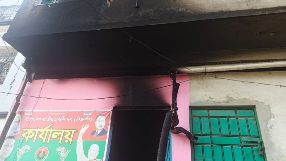 টেকনাফে বিএনপির অফিসে আগুন দিয়েছে দুর্বৃত্তরা