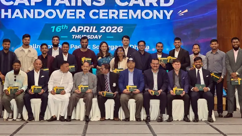 সাবেক অধিনায়কদের হাতে তুলে দেয়া হলো ‘ক্যাপ্টেন্স কার্ড’