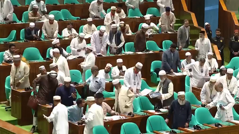 সংসদে বিরোধী দলের ওয়াকআউট