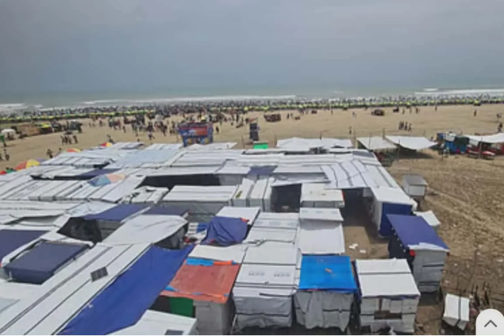রাতের অন্ধকারে সৈকতের বালিয়াড়িতে ৪ শতাধিক অবৈধ দোকান