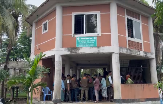 বন বিভাগের বিরুদ্ধে পৈত্রিক বসতভিটা জবরদখলের অভিযোগ