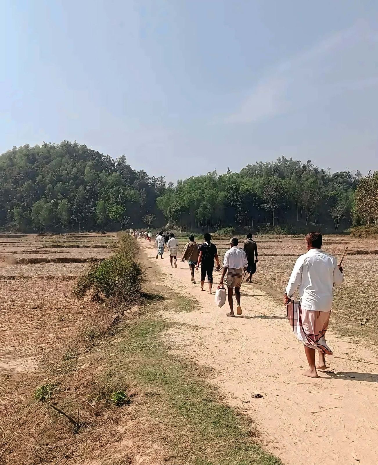 রাস্তা নেই, সেতু নেই; কৃষক-শিক্ষার্থীসহ শতাধিক পরিবারের দুর্ভোগ চরমে