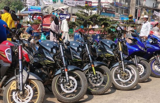 মাসে ৩ লাখ টাকা বাণিজ্যের অভিযোগ ট্রাফিক ও পুলিশ ফাঁড়ির বিরুদ্ধে