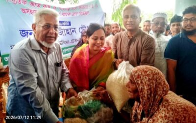 উখিয়ার জালিয়াপালংয়ে বন্যার্তদের ত্রাণ দিলেন সাংসদ শাহজাহান চৌধুরী