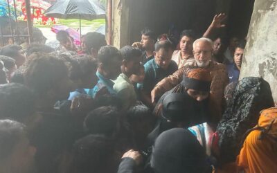 মহেশখালীতে অতিবৃষ্টিতে ক্ষতিগ্রস্তদের মাঝে এমপি আলমগীর ফরিদের চাল বিতরণ