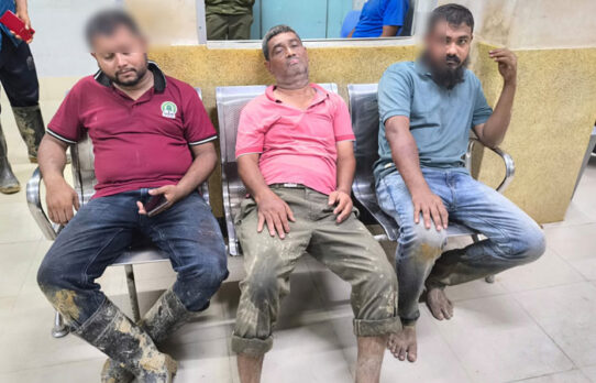 বনকর্মীরদের হামলার ঘটনায় ১৭ জনের নাম উল্লেখ করে অজ্ঞাত ৯০ জনের বিরুদ্ধে মামলা