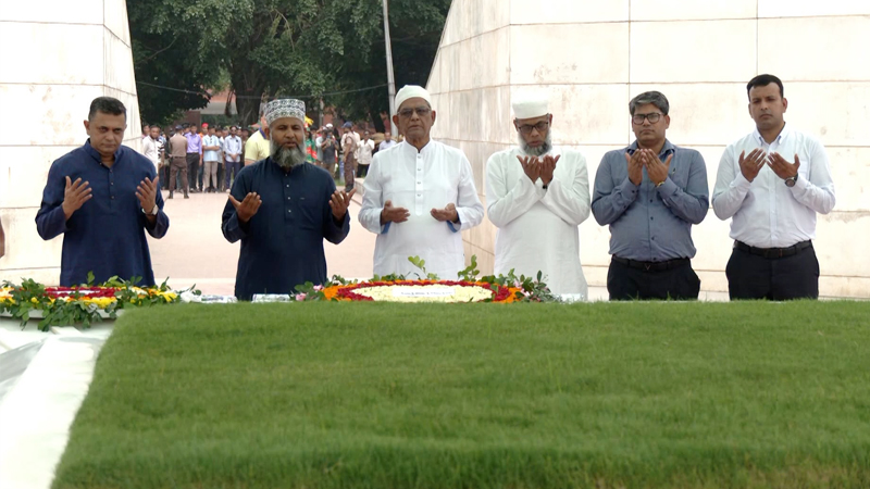 জিয়াউর রহমান ও খালেদা জিয়ার সমাধিতে নবনির্বাচিত রাষ্ট্রপতির শ্রদ্ধা