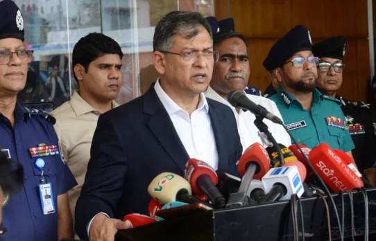 অবৈধ অস্ত্র উদ্ধারে তথ্য দিলে ২ লাখ টাকা পর্যন্ত পুরস্কার ঘোষণা স্বরাষ্ট্রমন্ত্রীর
