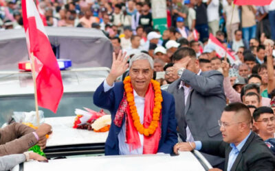 গ্রেপ্তারি পরোয়ানা মাথায় নিয়ে দেশে ফিরলেন নেপালের সাবেক প্রধানমন্ত্রী