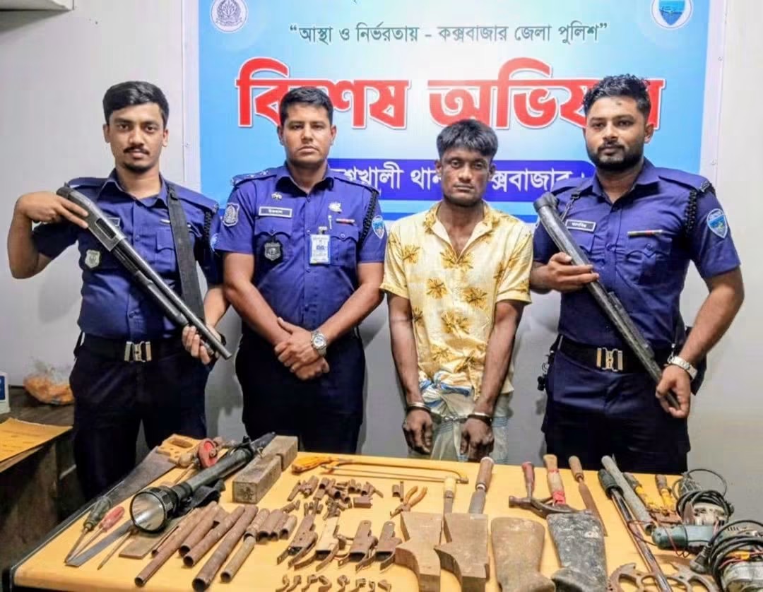 মহেশখালীর পাহাড়ে অস্ত্র তৈরির গোপন আস্তানা, বিপুল অস্ত্র উদ্ধার