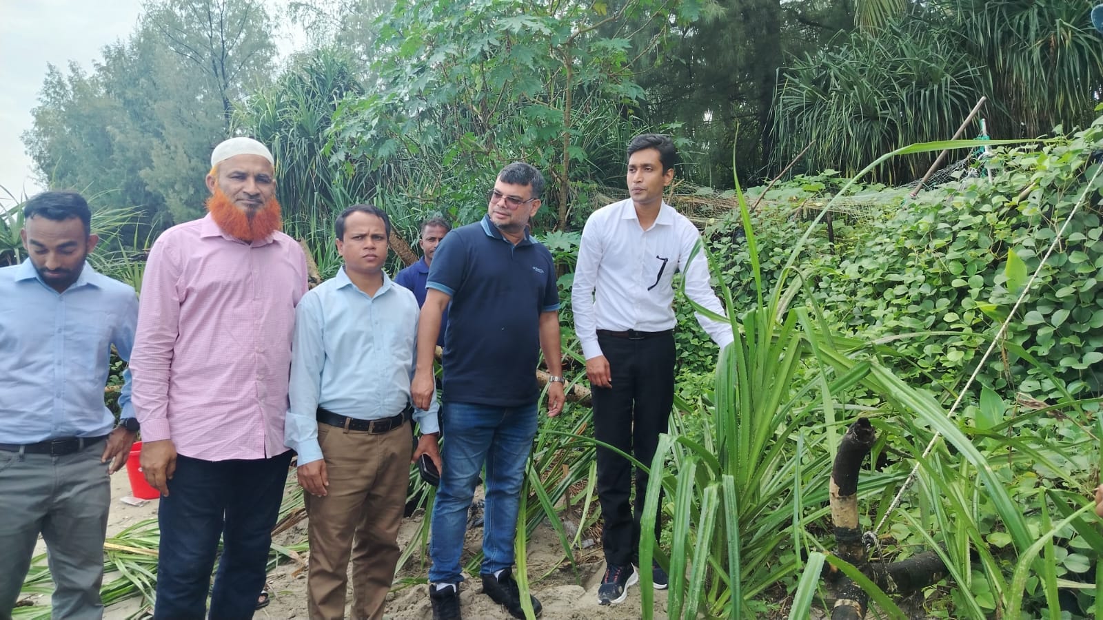 সেন্টমার্টিন দ্বীপে পরিবেশ অধিদপ্তর কর্তৃক বৃক্ষরোপন ও কেয়া চারা বিতরণ