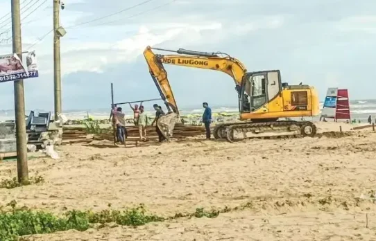 ডিসিসহ চারজনের বিরুদ্ধে মামলা
