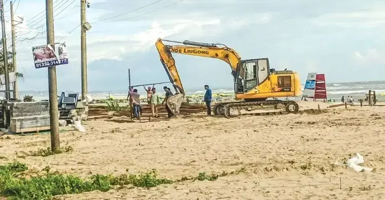ডিসিসহ চারজনের বিরুদ্ধে মামলা