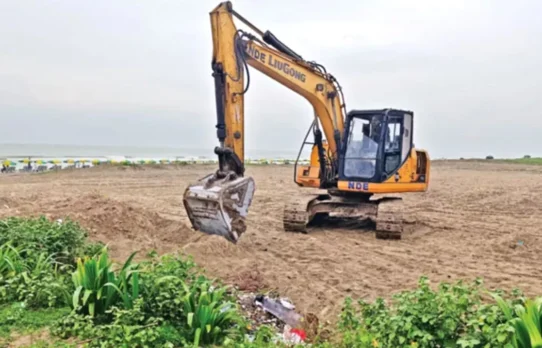 কক্সবাজার সৈকতের বালিয়াড়িতে সড়ক নির্মাণ: ডিসিসহ ৪ জনকে আদালত অবমাননার নোটিশ