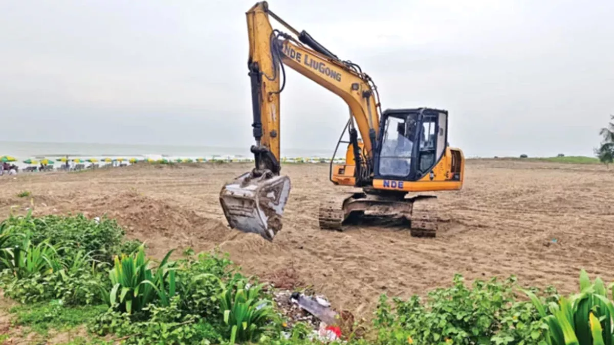 কক্সবাজার সৈকতের বালিয়াড়িতে সড়ক নির্মাণ: ডিসিসহ ৪ জনকে আদালত অবমাননার নোটিশ
